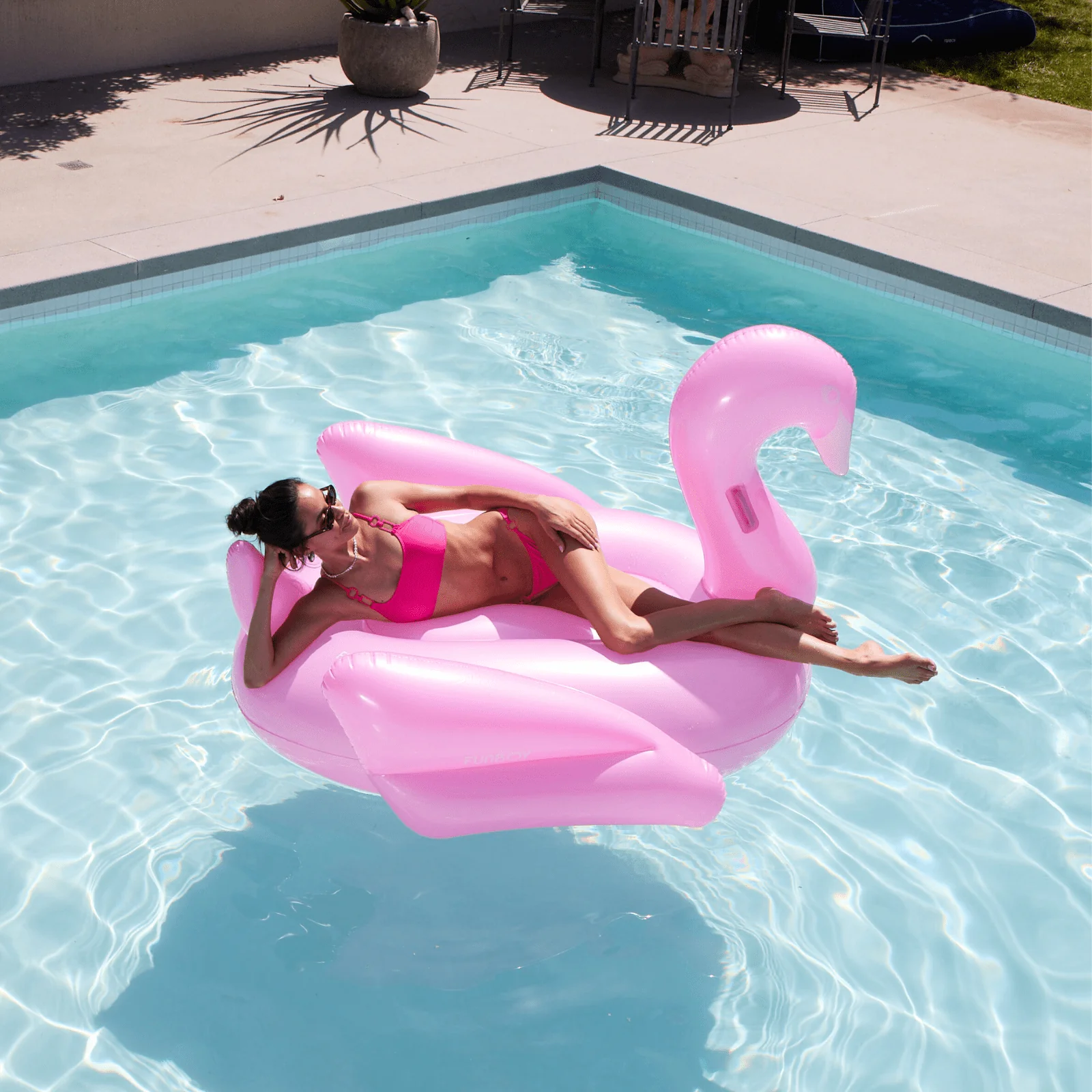 Swan Pool Float - Image 3